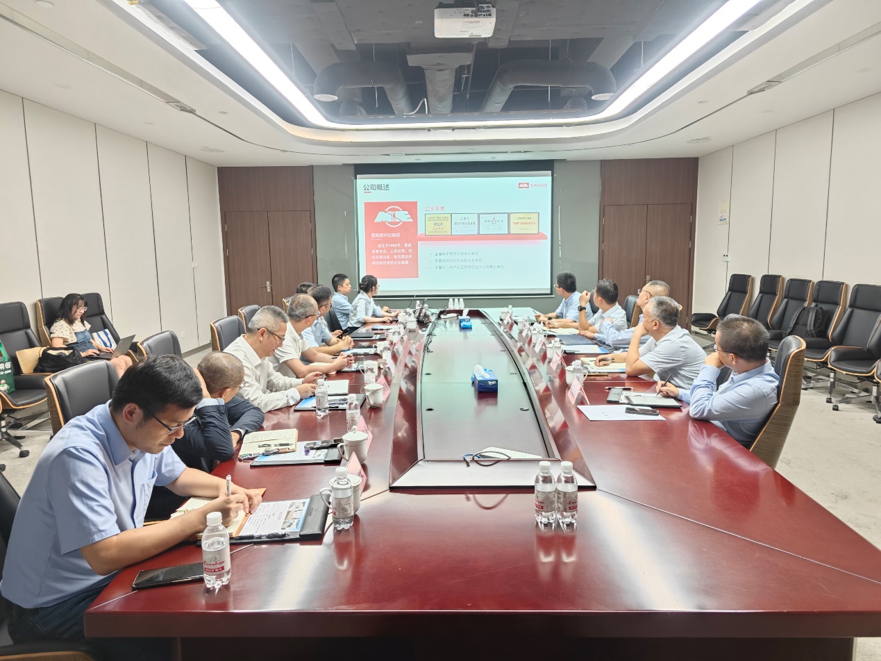 上海电气集团党委委员、常务副总裁董鑑华一行到访上海爱姆意科技集团